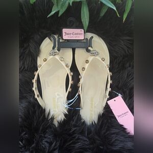 Juicy Couture Cream/Nude  Rubby Crown Jeweled Flip Flops